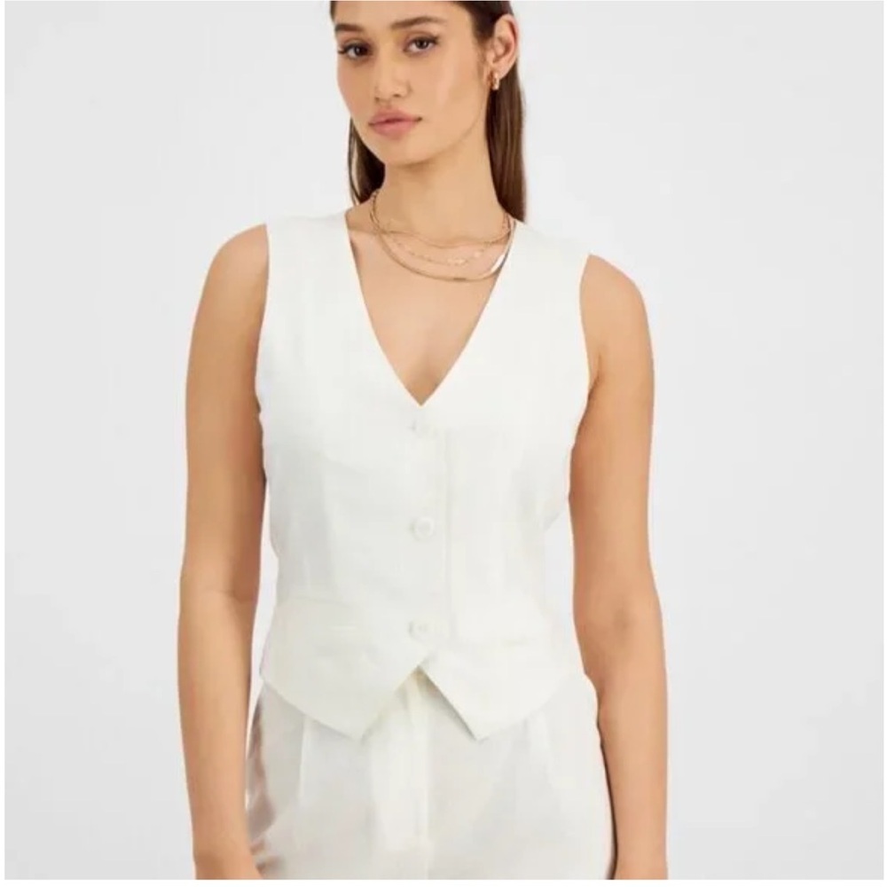 Steve Madden White Sleeveless Button Vest